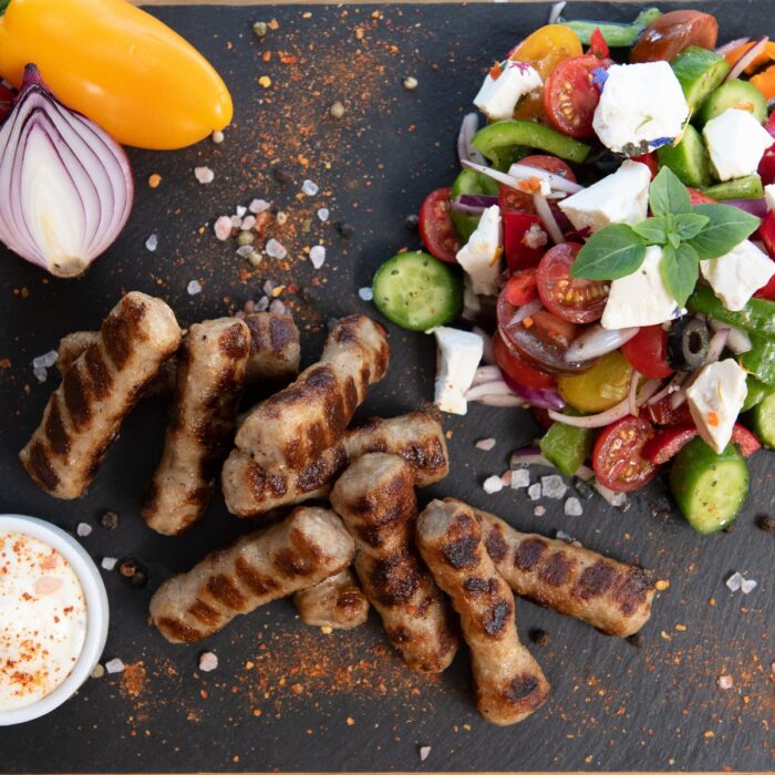 Cevapcici mit Balkansalat